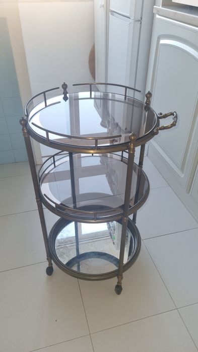 Carrinhoi de chá em latão, vdro e eapelho