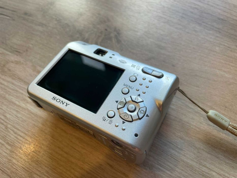 Aparat Cyfrowy Sony Cyber-shot DSC-S90 na baterie AA Srebrny vintage y2k