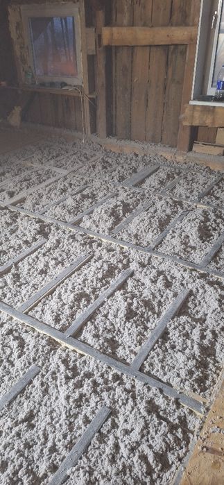 Ocieplenia celulozą wełną wdmuchiwana poddaszy stropów