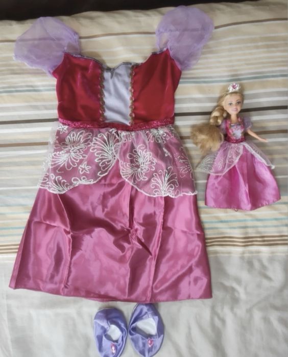 Fantasia princesa com boneca