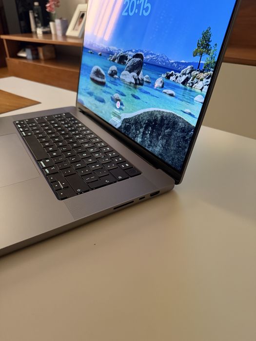 Macbook pro m1. De2021. 16 polegadas