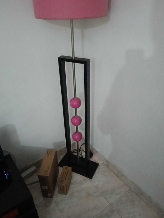 Candeeiro de pé alto