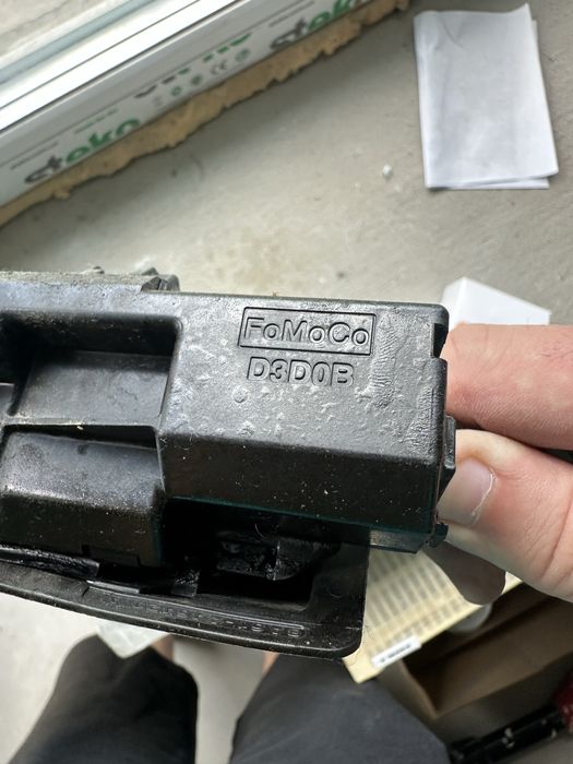 Замок багажника Форд Фієста 2012.