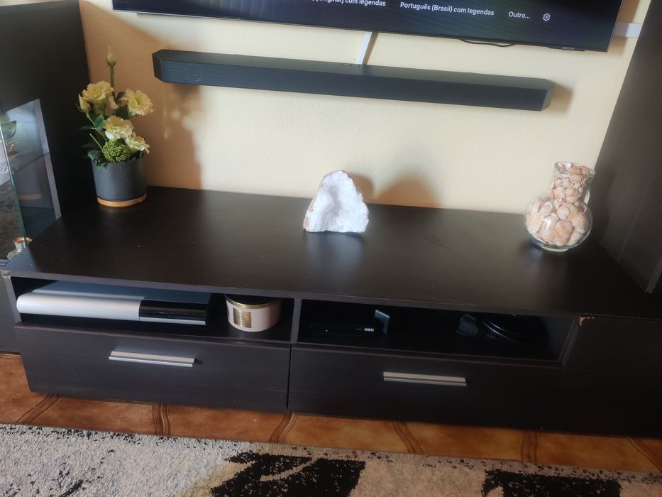 Móvel de TV encastrado ,com móvel de arrumação