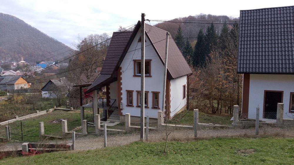 Здається двох поверховий будинок в Шаян