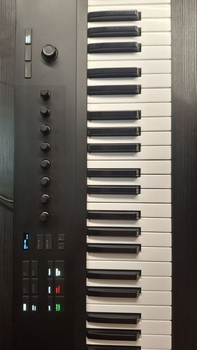 Komplete Kontrol A61 Keyboard – Like New64738614195202123