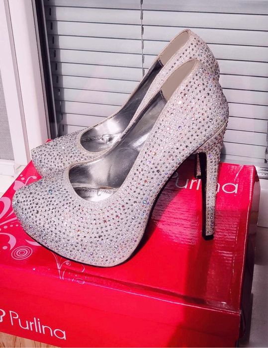 Туфлі на підборах можна на випускний