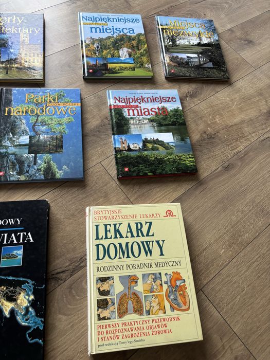 Atlas świata + Lekarz domowy + różne książki