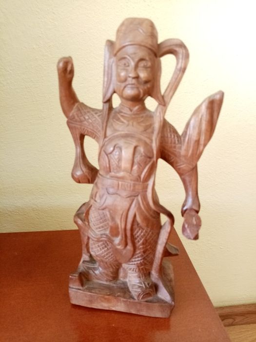 Figurka drewniana
