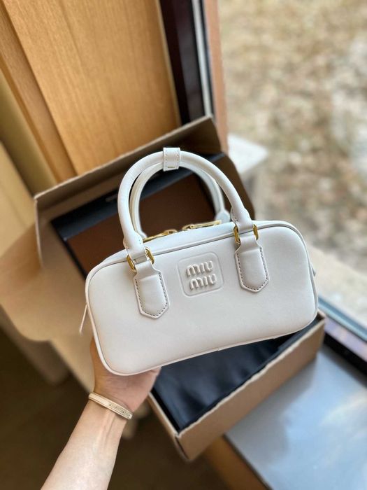 Limitowana Miu Miu torba w śnieżnobiałym odcieniu