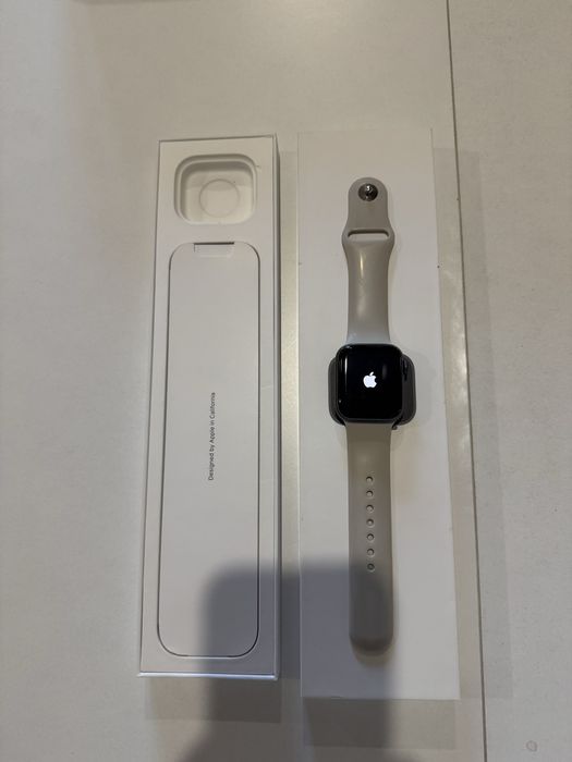 Продам часы Apple watch SE 40 mm