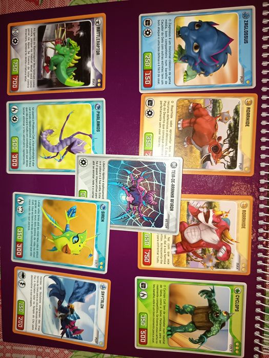 Cartas antigas Invizimals impecáveis