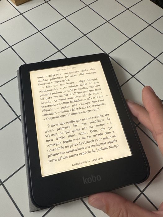 Kobo Clara SE com capa
