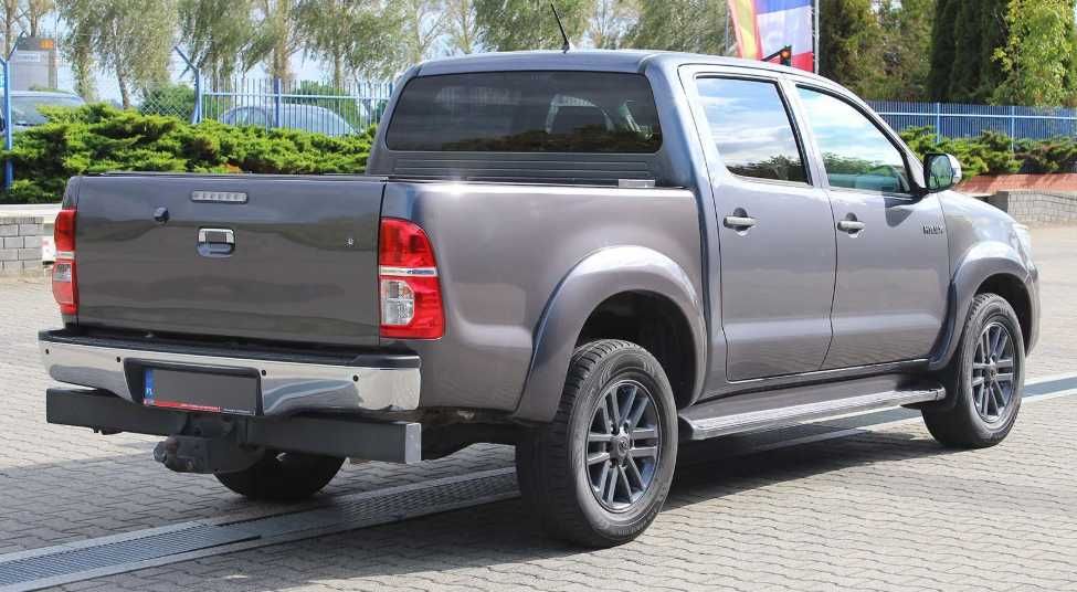 Разборка Toyota Hilux бампер передній задній