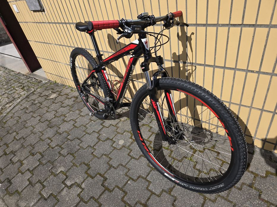 Bicicleta SPECIALIZED HARDROCK  29