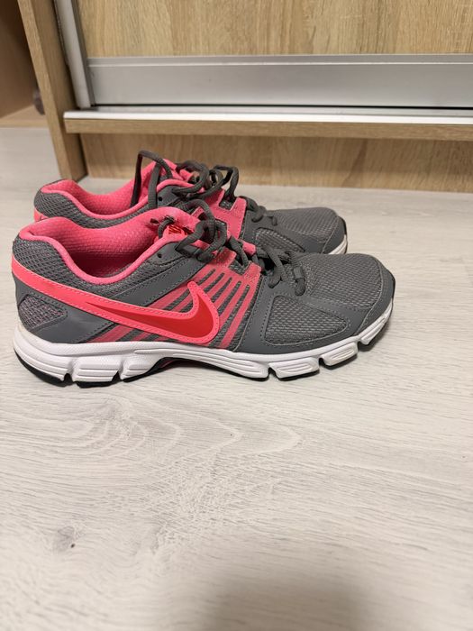 Кросівки Nike 38,5