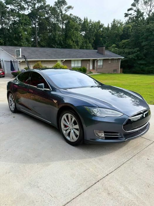 Tesla Model S P85D      2015