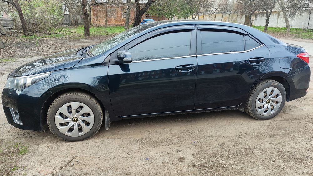 Тойота королла 2013р 1,6