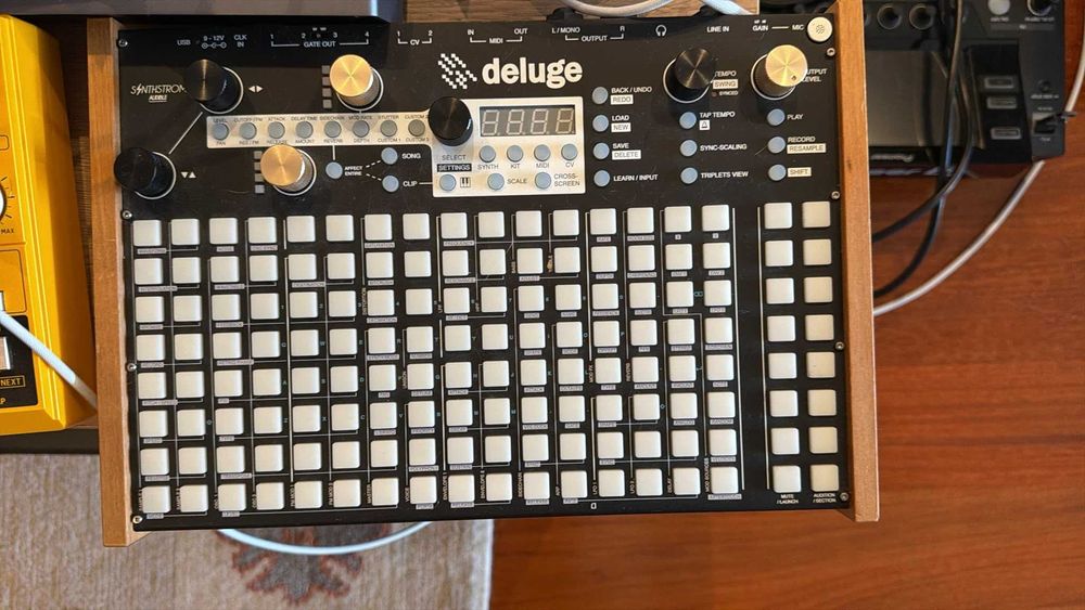 Synthstrom Deluge, groovebox portátil