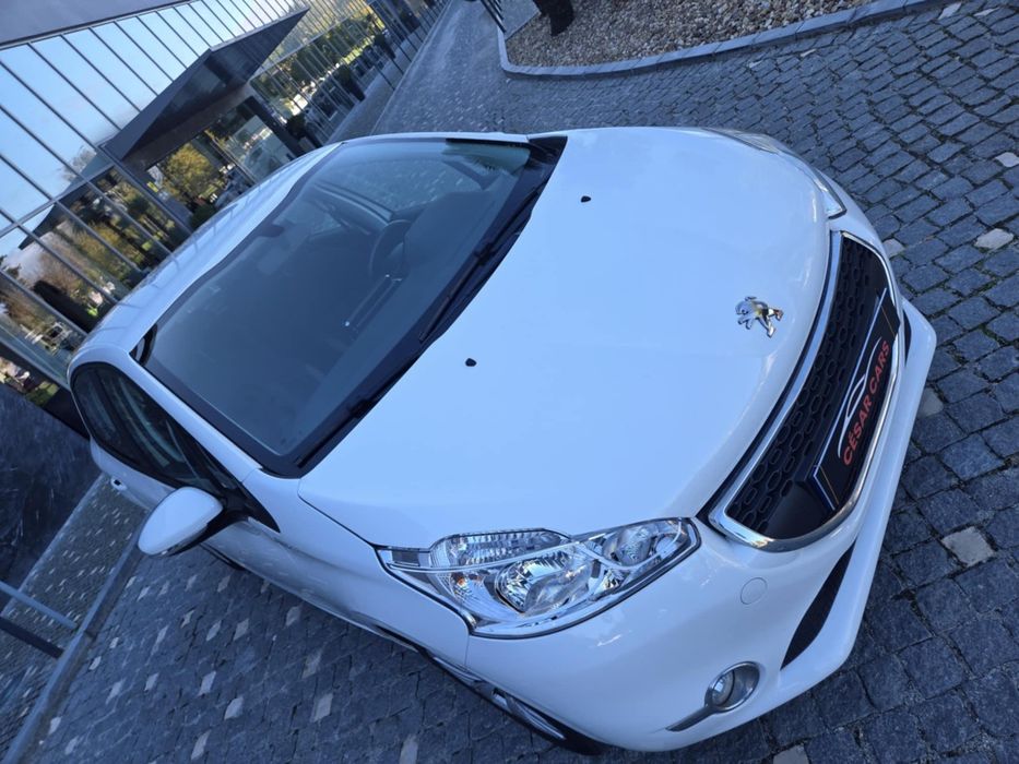 Peugeot 208 1.2Vti Excelente