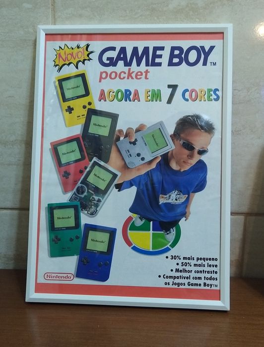 Antiga publicidade da Nintendo Game Boy Pocket em moldura
