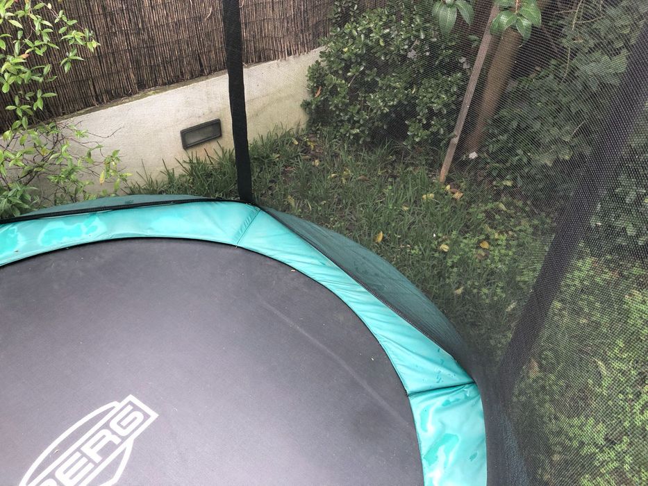 BERG Trampoline 270 cm with Safety Net – Good Condition