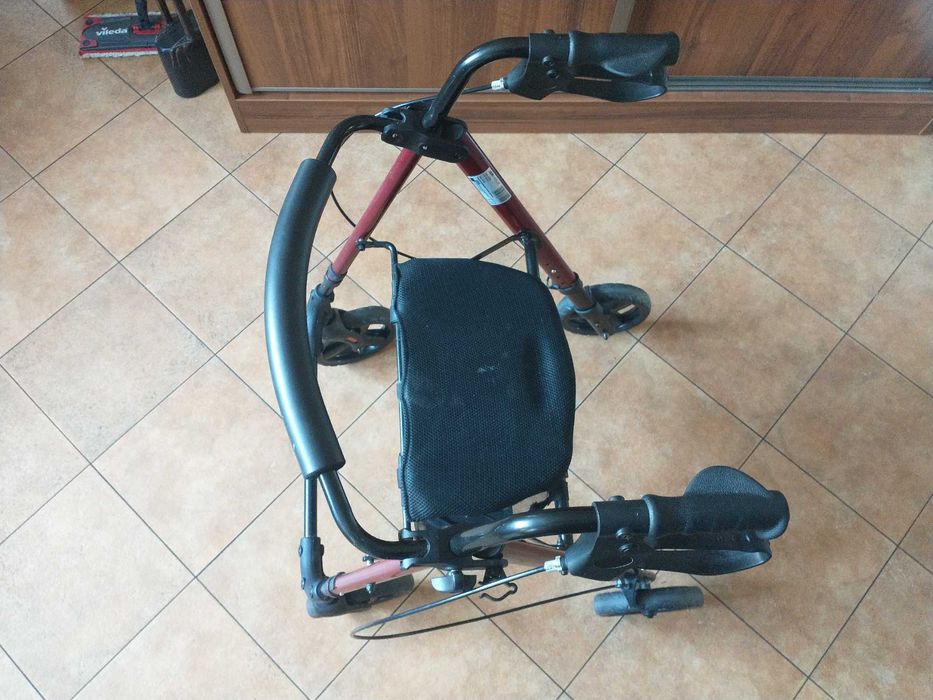 Podpórka rehabilitacyjna 4kołowa aluminiowa.