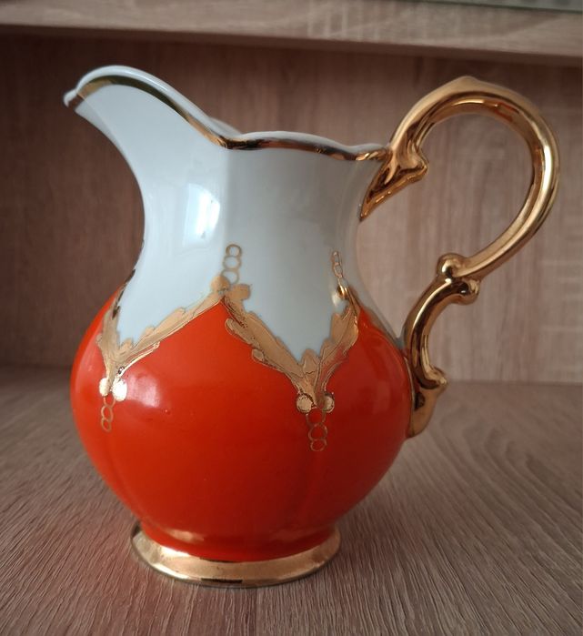 Молочник Червоний бутон