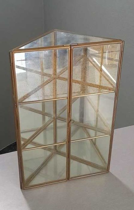 Vitrine Triangular