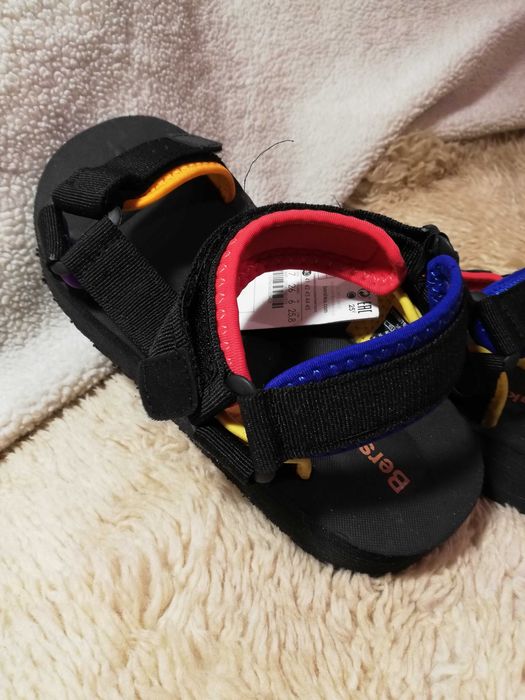 Bershka – Czarne sandały 40 z blokami kolorów zapinane na rzepy