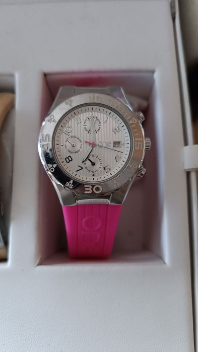 Relógio ONE + pack pulseiras