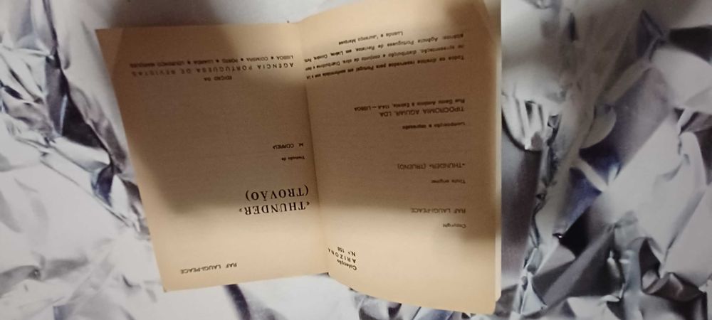 Livro _Thunder_ de Raf Lauci-Peace