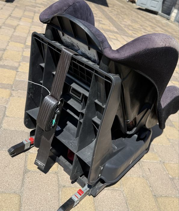 Дитяче  автокрісло групи 1 (9–18 кг) з ISOFIX