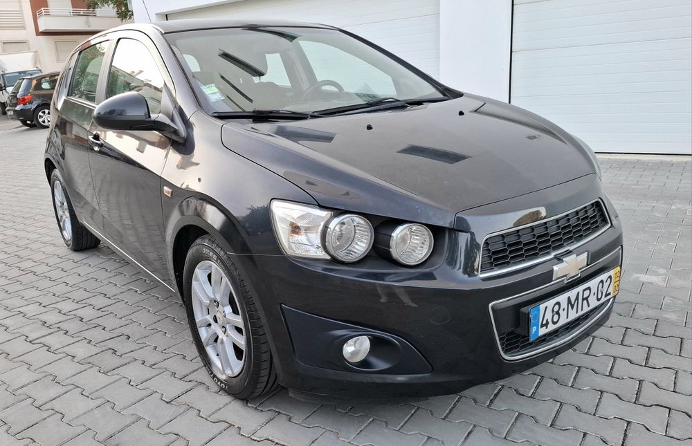 Chevrolet Aveo 1.4 16v automático 6 velocidades  2012