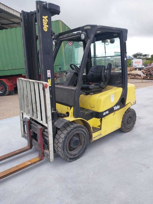 Empilhador yale 25