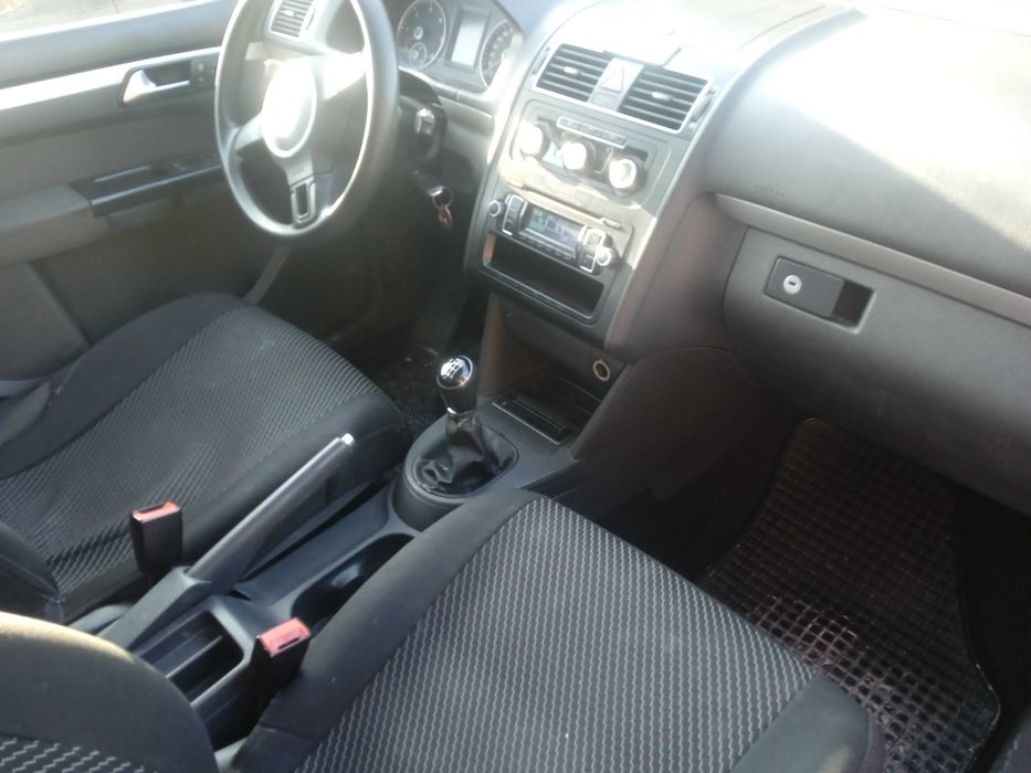 Фольксваген тауран 2013 року