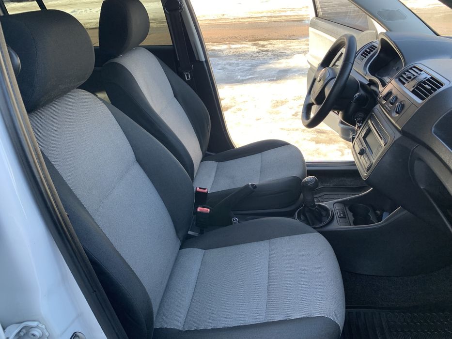 Skoda Fabia 2011 рестайлинг 1.4 газ/ бензин