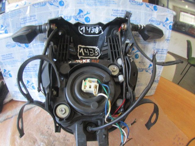 Ótica / farol direita SUZUKI GSF BANDIT