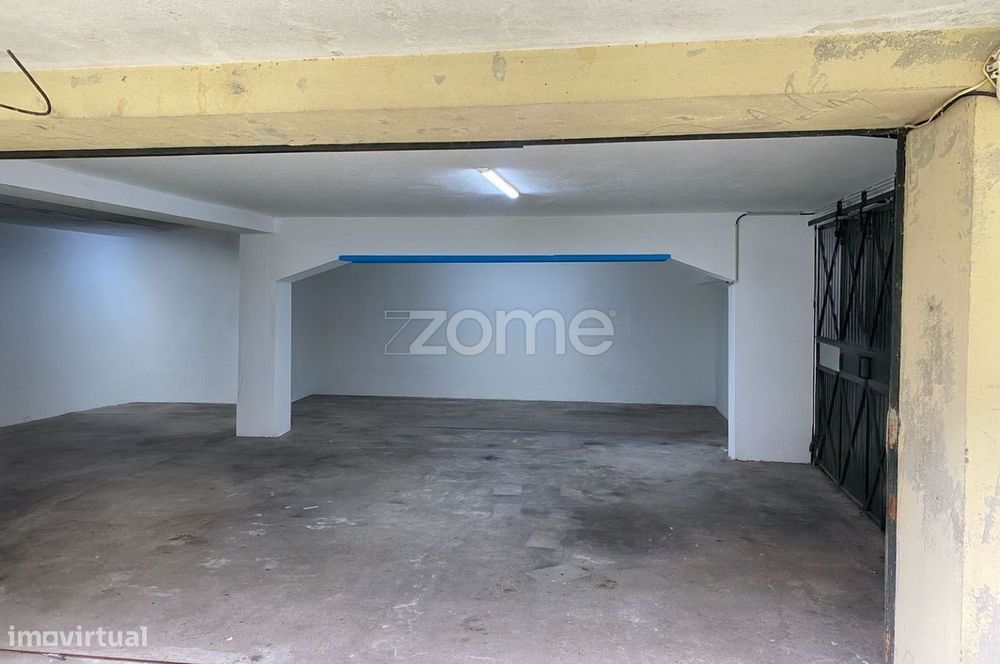 Cave/garagem à venda na Avenida da República, Vila Nova de Gaia