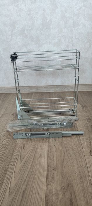 Kosz cargo, dolny,  metalowy, wysuwany. komplet z prowadnicami.