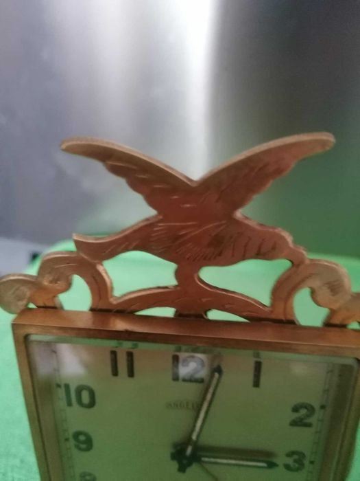 Relógio de mesa de fabrico Suiço.