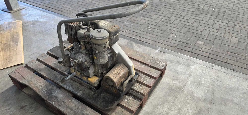 Vendo 1 compactador Wacker a funcionar como novo