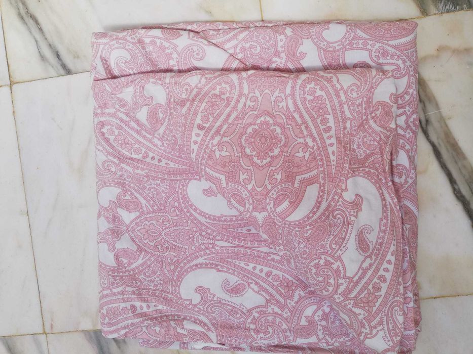 Lençol  de solteiro em perfeito estado na cor branco e rosa, algodao