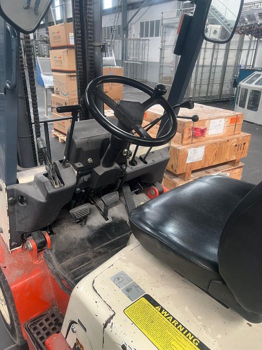 Empilhador Nissan 2toneladas