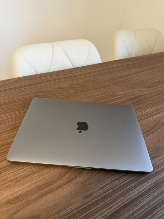 MacBook Pro 13” M1 – Como Novo (em Caixa)
