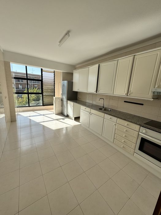 Apartamento T2 c/ Garagem