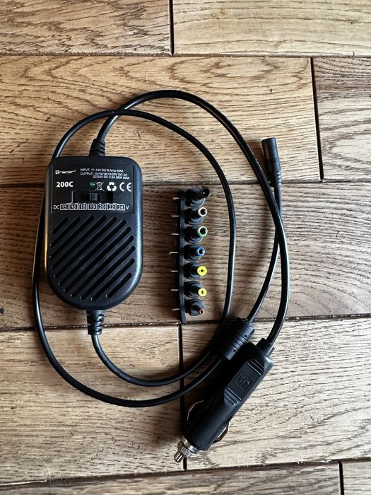 Ładowarka samochodowa do laptopa