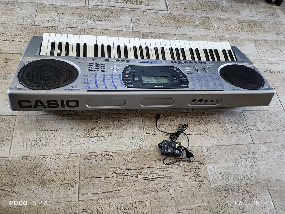 Синтезатор Casio CTK-671 динамічні клавіші.