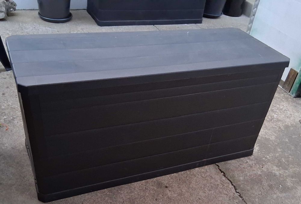 Bau em plastico de exterior