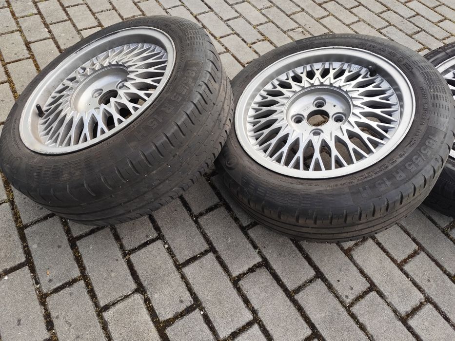 Jantes 15 c/ pneus 185/55 R15.